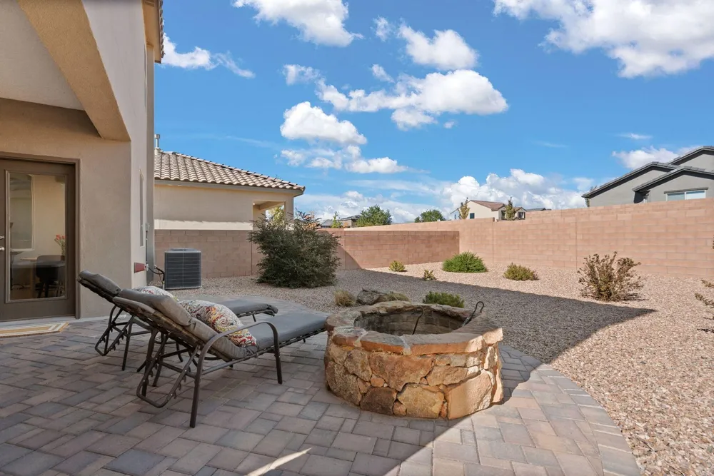 885 Tazanita Loop SE, Rio Rancho, NM 87124