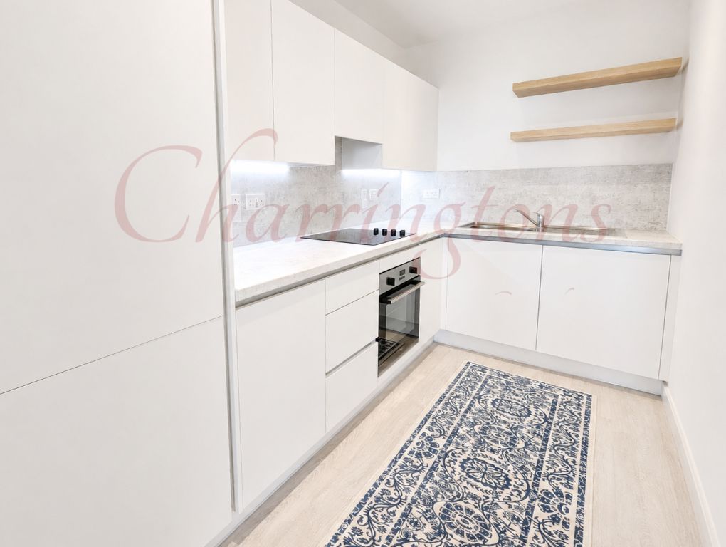 Modern 2-Bedroom, 2-Bathroom Apartment with Lake Views & Parking  Shearwater Drive, NW9 Image 5