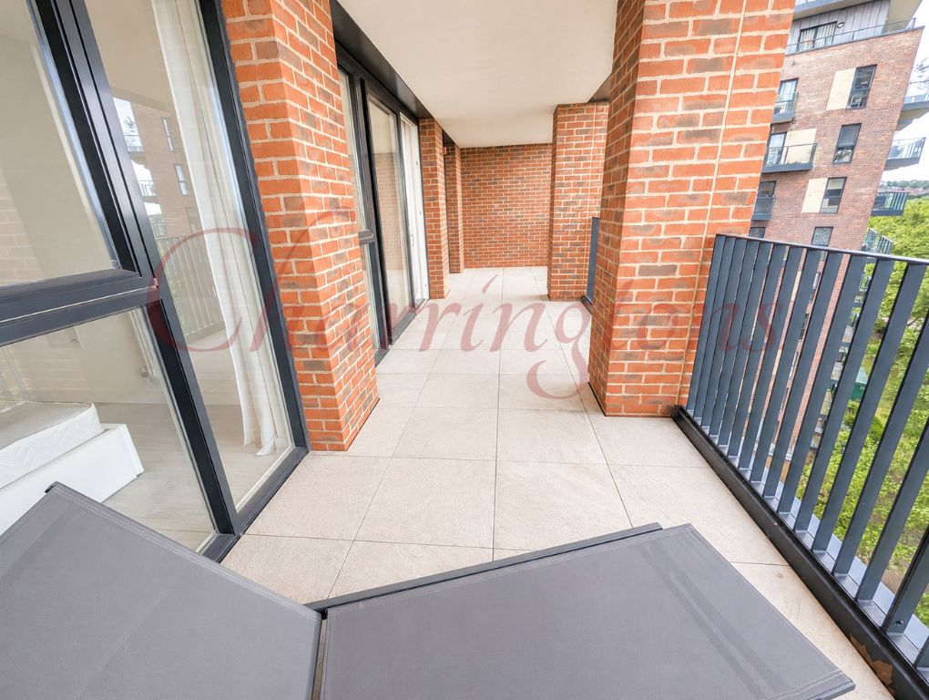 Modern 2-Bedroom, 2-Bathroom Apartment with Lake Views & Parking  Shearwater Drive, NW9 Image 15