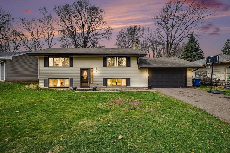 536 Riviera Dr, New Brighton, MN 55112