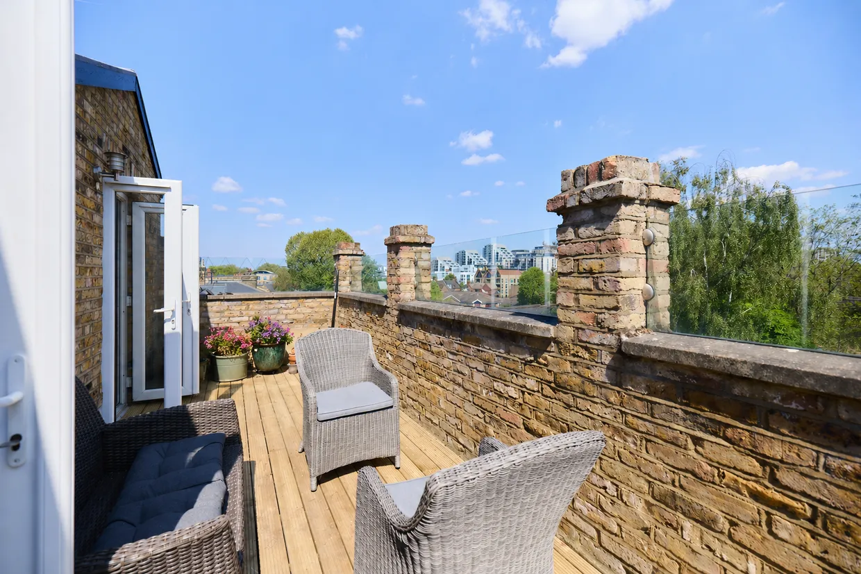 Santos Road, London, SW18 photo 2