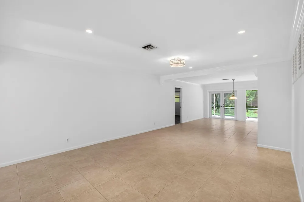 201 Del Rio Blvd, Boca Raton, FL 33432