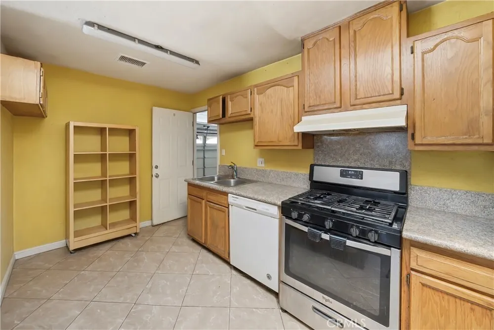 7851 Cypress Dr, Huntington Beach, CA 92647