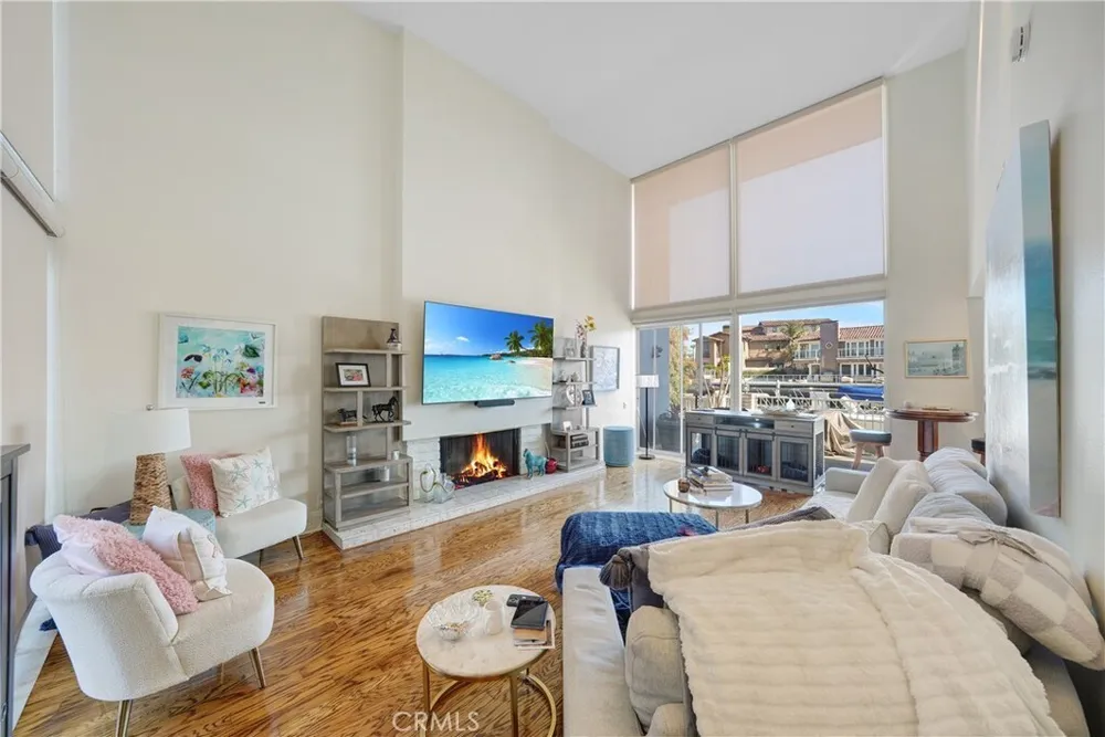 16802 Baruna Ln, Huntington Beach, CA 92649