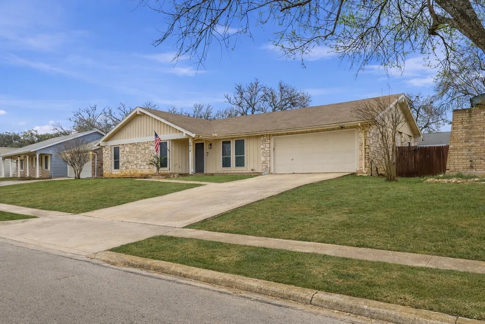 5914 Freemans Farm St, San Antonio, TX 78233