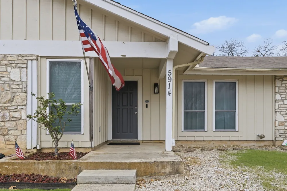 5914 Freemans Farm St, San Antonio, TX 78233