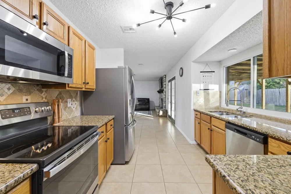 5914 Freemans Farm St, San Antonio, TX 78233