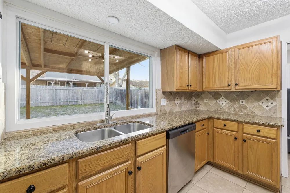 5914 Freemans Farm St, San Antonio, TX 78233
