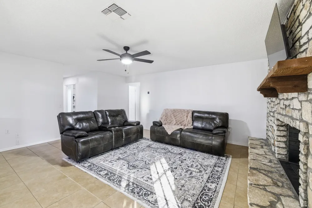 5914 Freemans Farm St, San Antonio, TX 78233