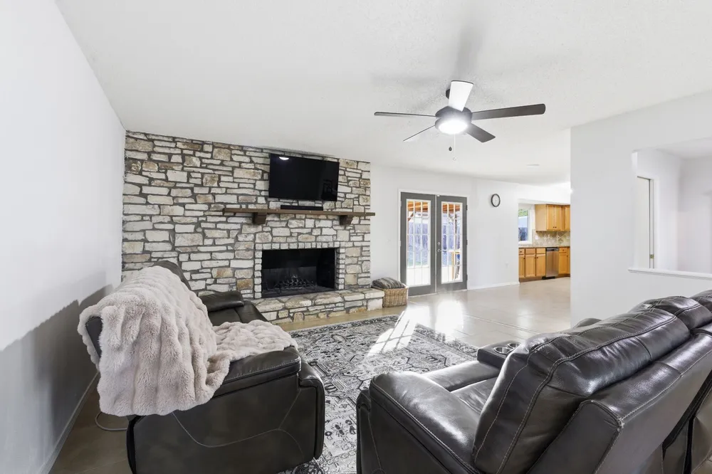 5914 Freemans Farm St, San Antonio, TX 78233
