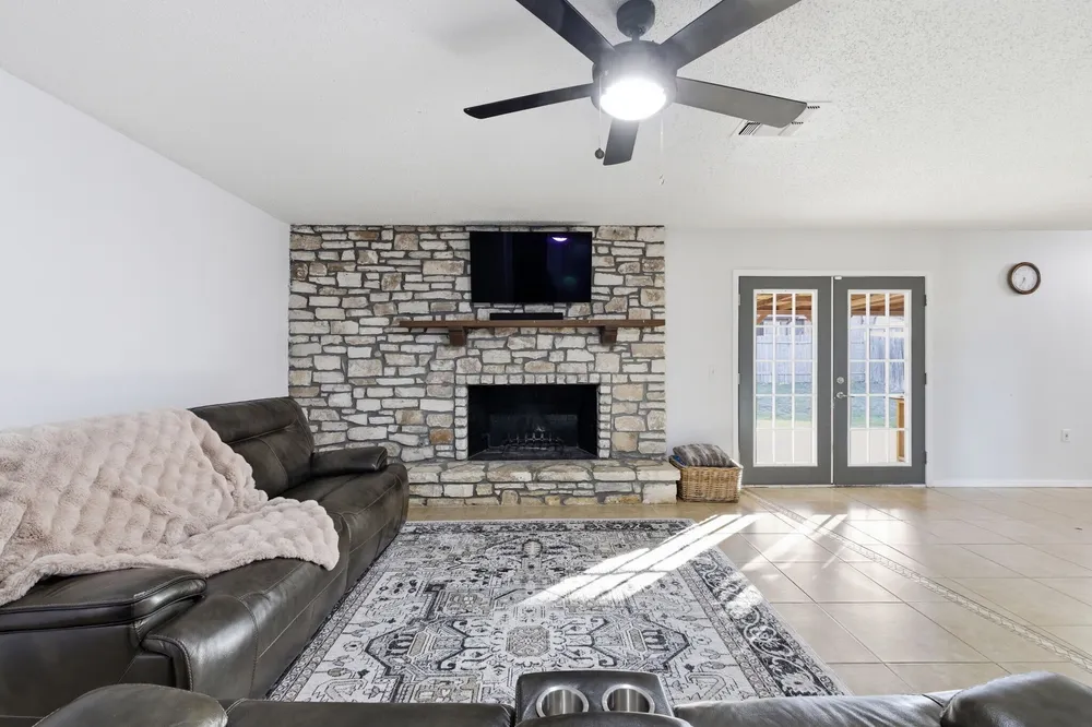 5914 Freemans Farm St, San Antonio, TX 78233