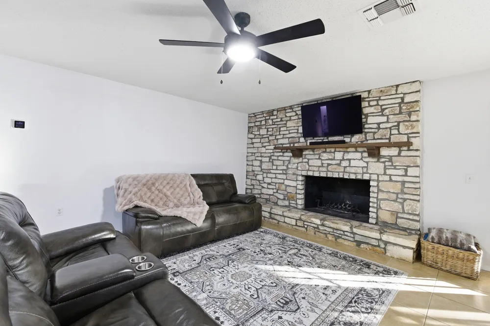 5914 Freemans Farm St, San Antonio, TX 78233