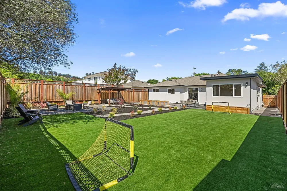 211 Mirada Ave, San Rafael, CA 94903