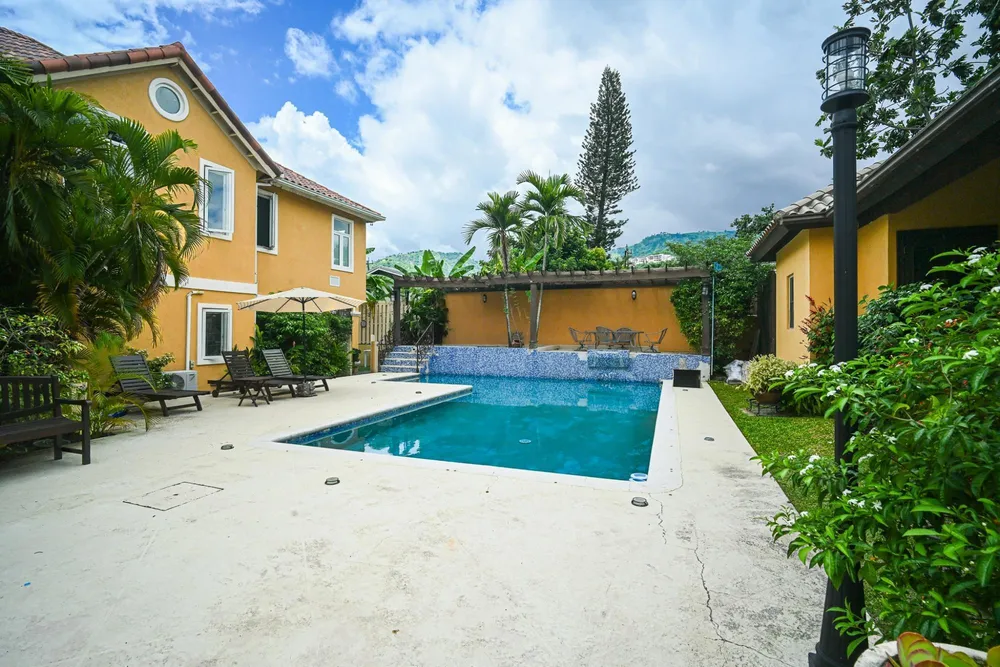 MELWOOD AVENUE Kingston  St. Andrew