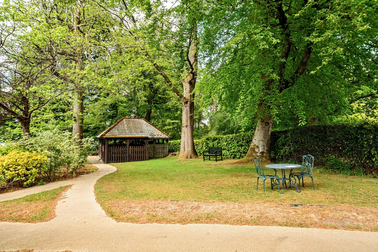 Wood Road, Hindhead, GU26 photo 2
