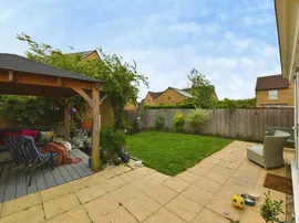 Westons Piece, DEVIZES thumb 2