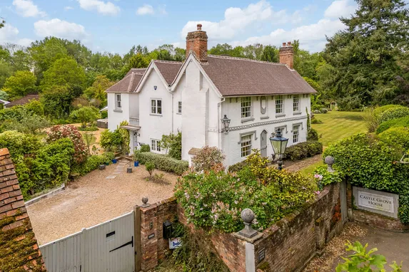 Castle Grove Road, Woking, GU24