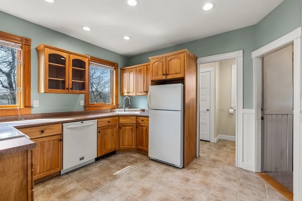 41 Highland Ave, Chelmsford, MA 01863