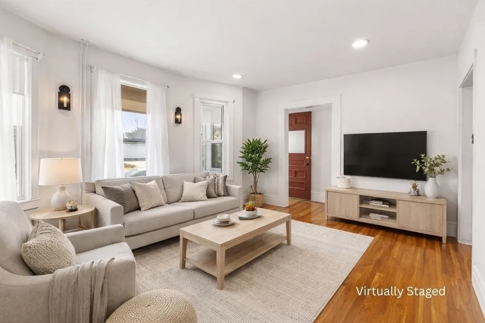 41 Highland Ave, Chelmsford, MA 01863