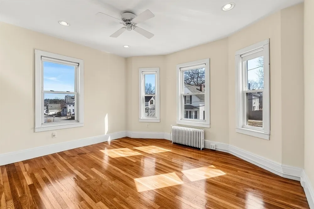 41 Highland Ave, Chelmsford, MA 01863