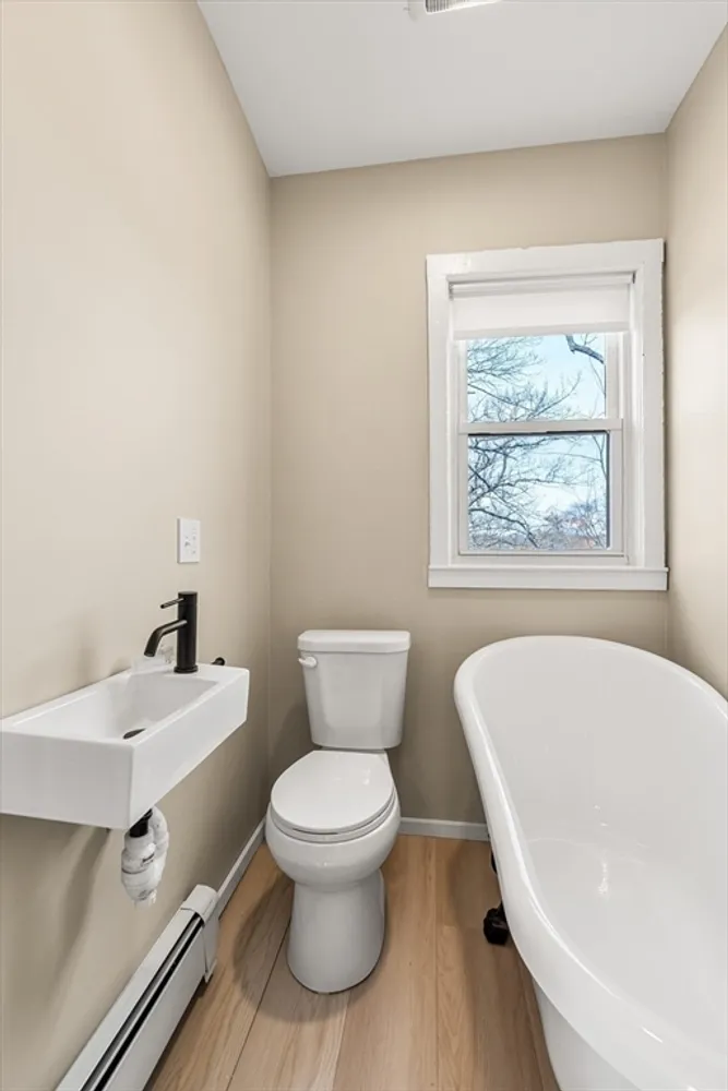 41 Highland Ave, Chelmsford, MA 01863
