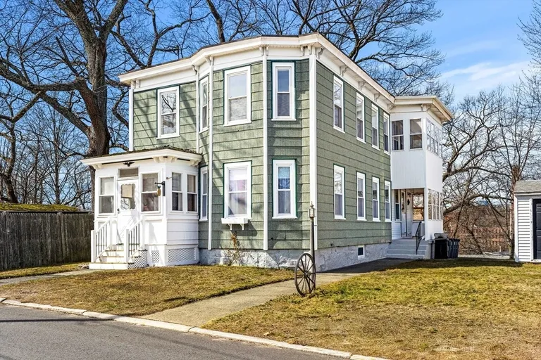 41 Highland Ave, Chelmsford, MA 01863