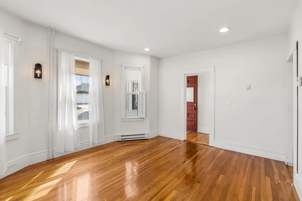 41 Highland Ave, Chelmsford, MA 01863