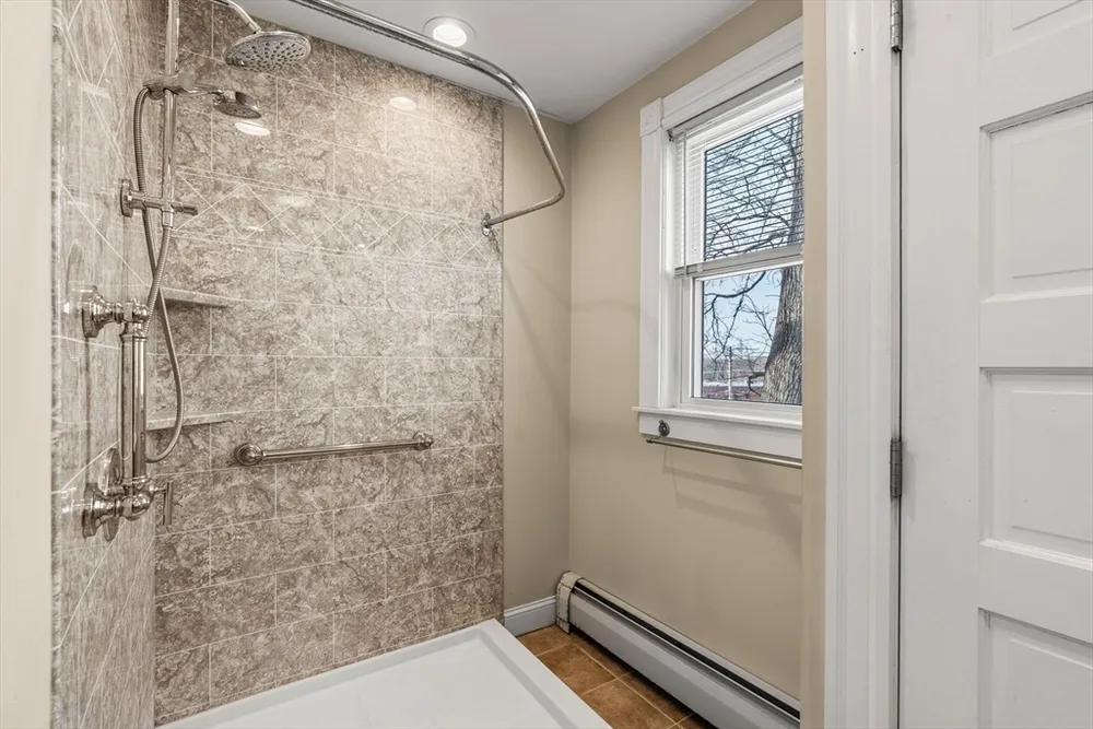 41 Highland Ave, Chelmsford, MA 01863