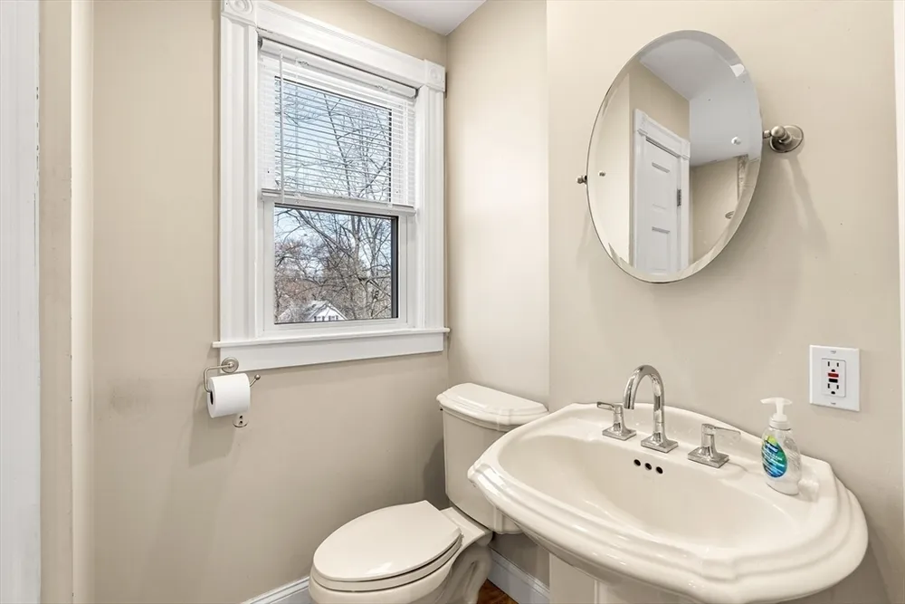 41 Highland Ave, Chelmsford, MA 01863