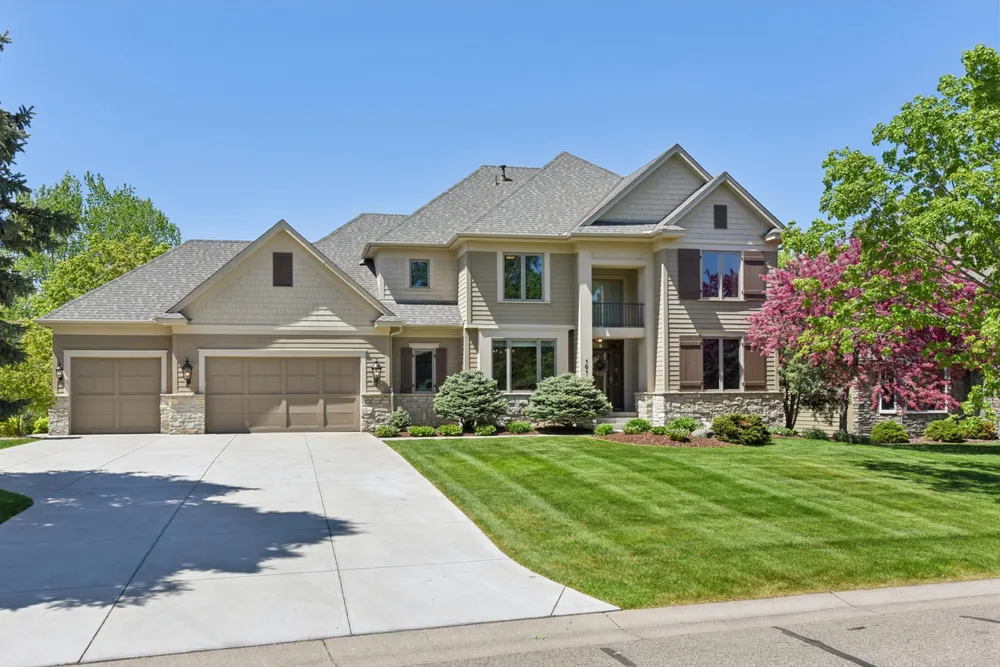10145 Powers Lake Trail, Woodbury, MN 55129