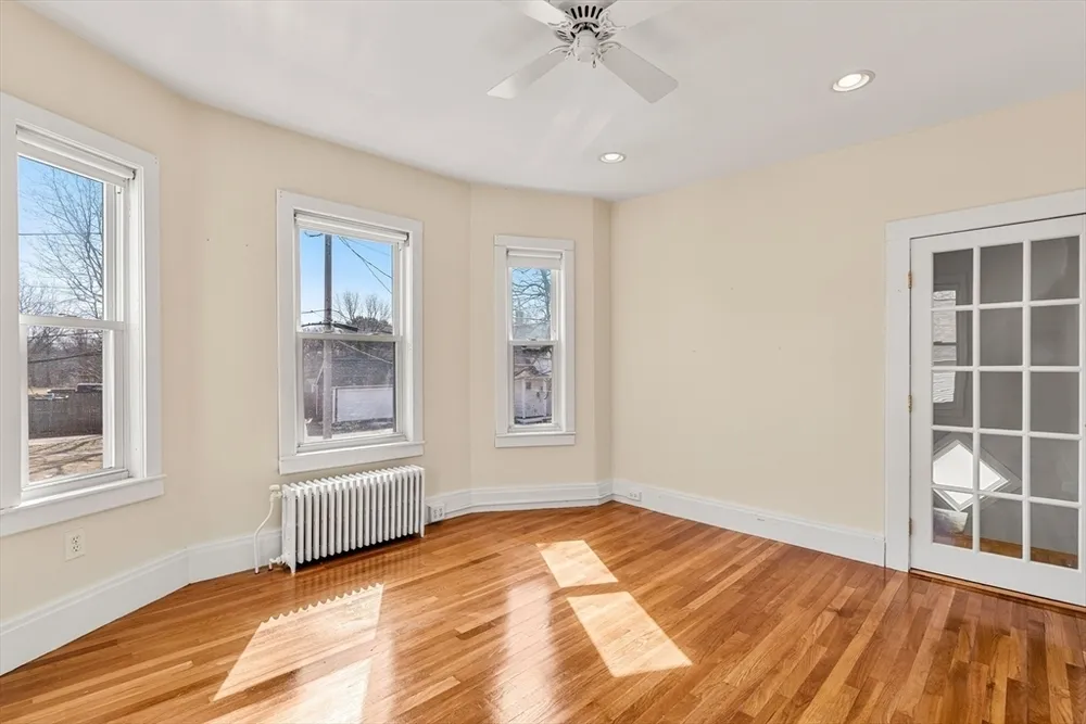 41 Highland Ave, Chelmsford, MA 01863