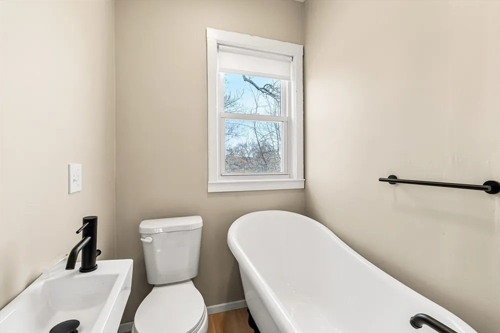 41 Highland Ave, Chelmsford, MA 01863