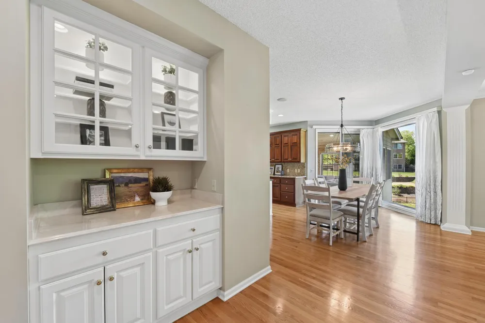 10145 Powers Lake Trail, Woodbury, MN 55129