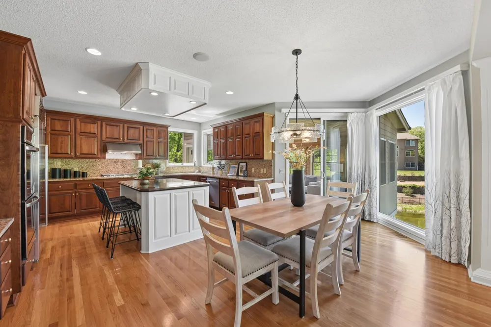 10145 Powers Lake Trail, Woodbury, MN 55129