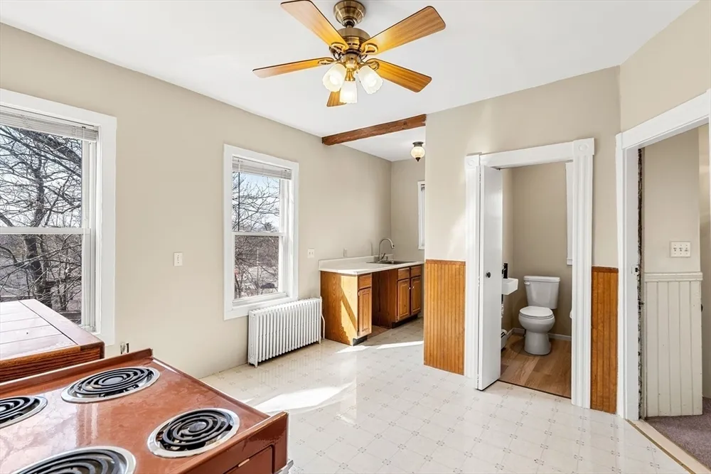 41 Highland Ave, Chelmsford, MA 01863