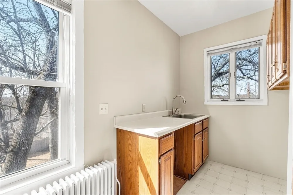 41 Highland Ave, Chelmsford, MA 01863