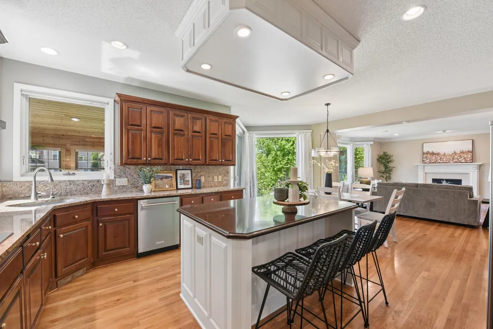 10145 Powers Lake Trail, Woodbury, MN 55129