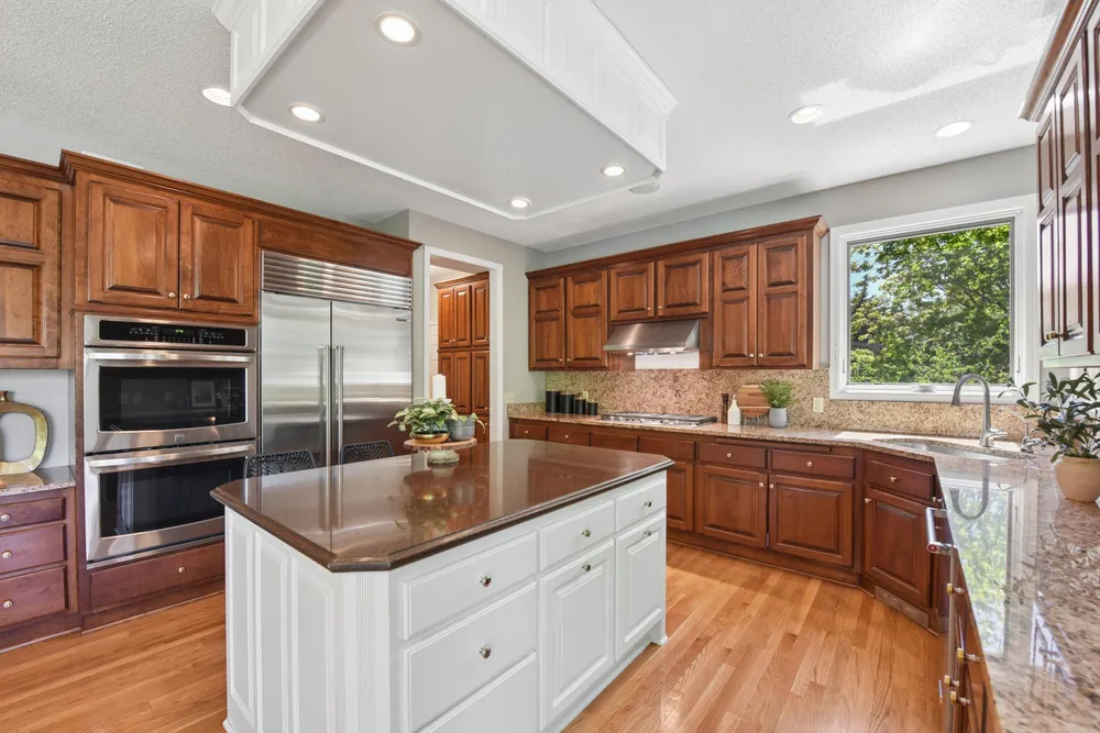 10145 Powers Lake Trail, Woodbury, MN 55129