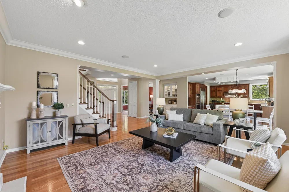 10145 Powers Lake Trail, Woodbury, MN 55129
