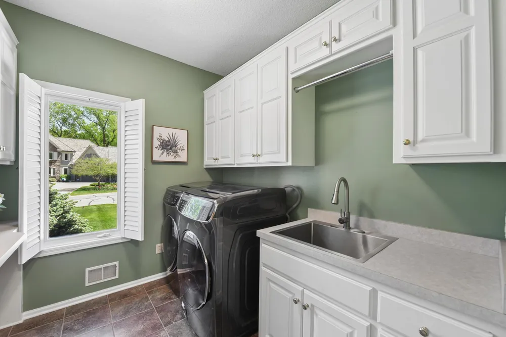 10145 Powers Lake Trail, Woodbury, MN 55129