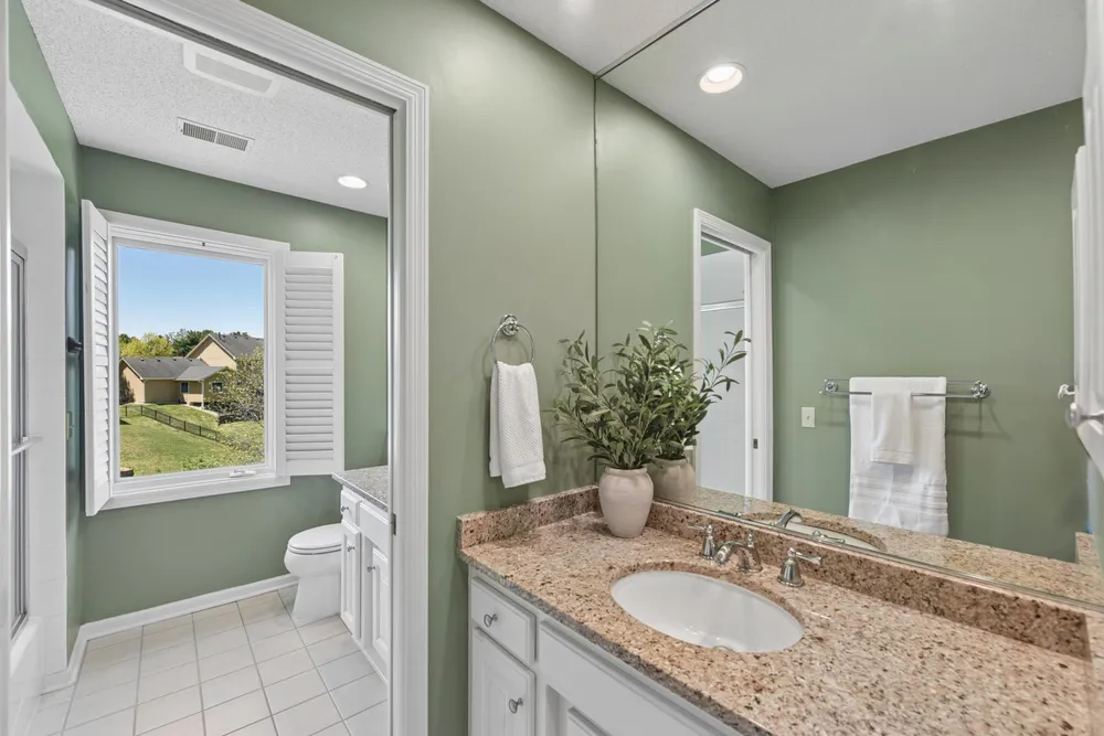 10145 Powers Lake Trail, Woodbury, MN 55129