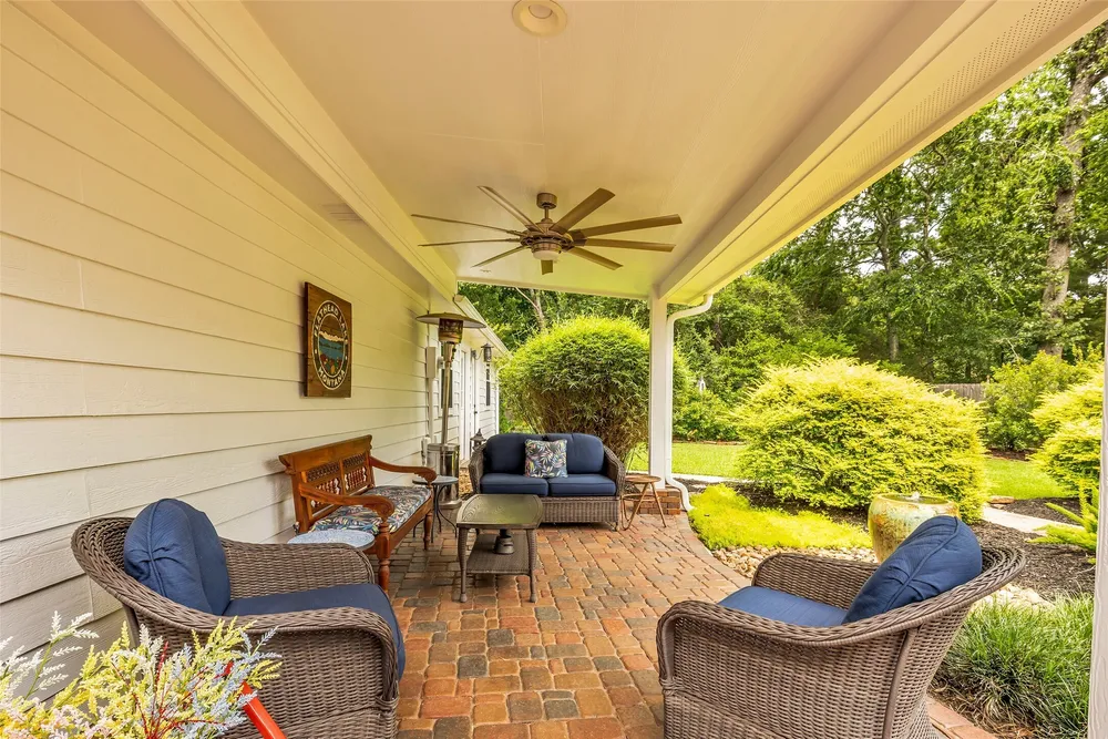 11 Feather Branch Ct, The Woodlands, TX 77381