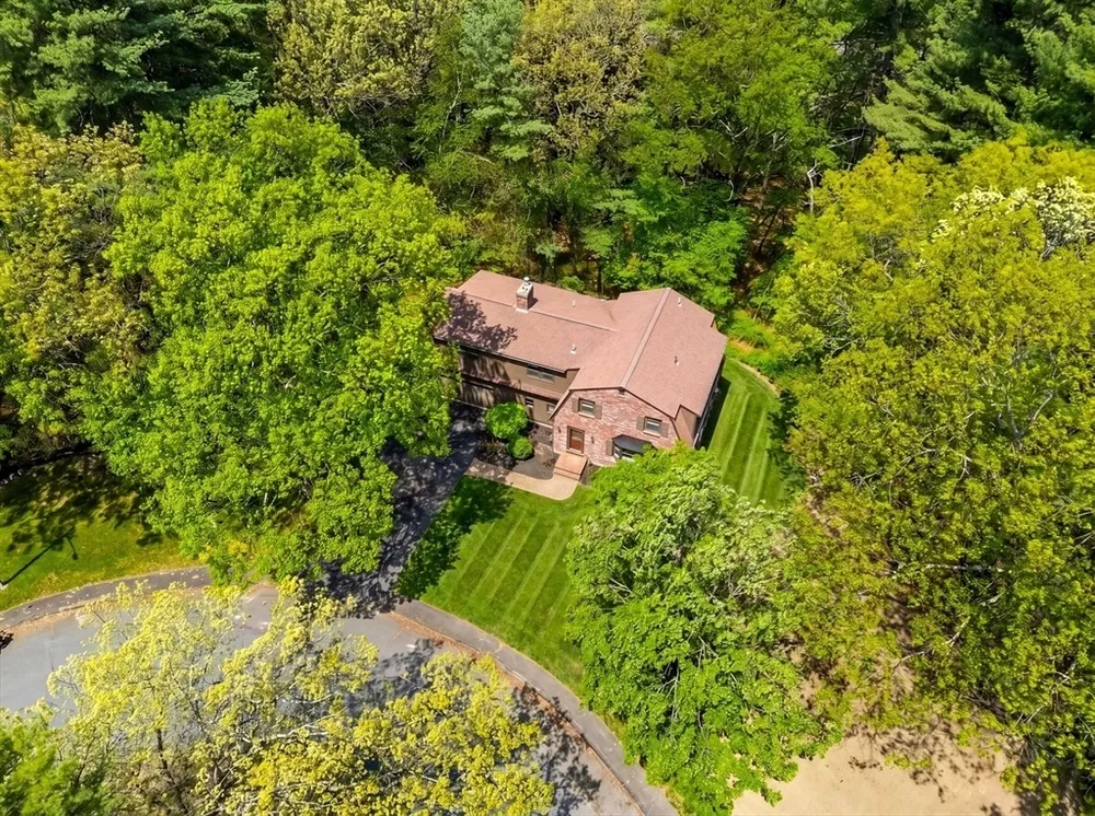 19 Pierce Ave, Westford, MA 01886
