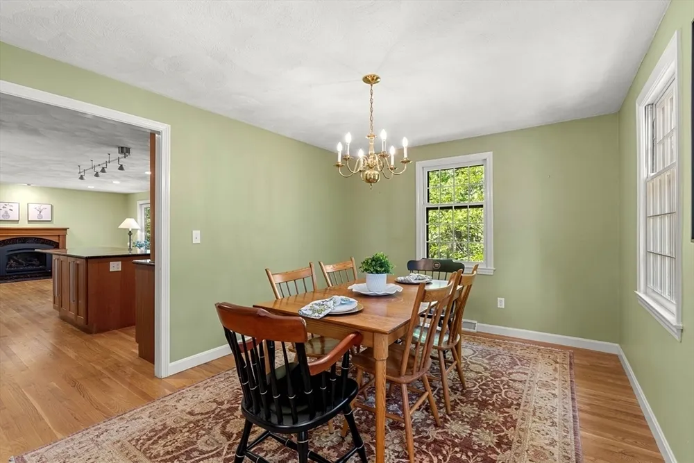 19 Pierce Ave, Westford, MA 01886