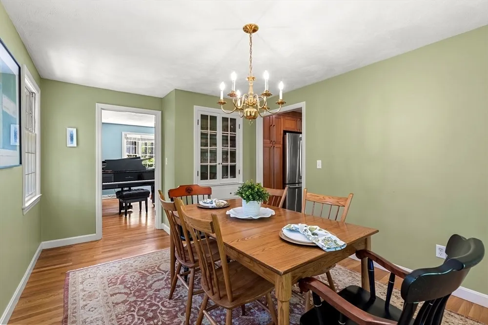 19 Pierce Ave, Westford, MA 01886