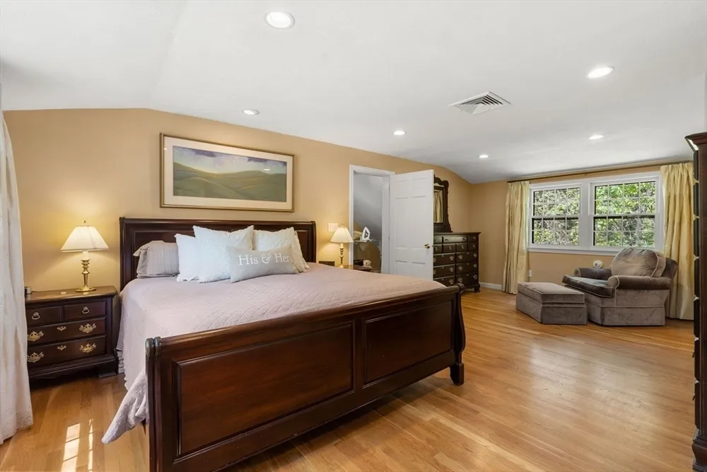 19 Pierce Ave, Westford, MA 01886