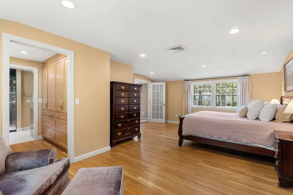 19 Pierce Ave, Westford, MA 01886