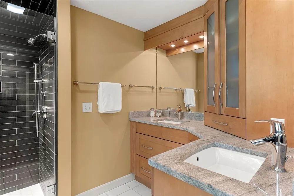 19 Pierce Ave, Westford, MA 01886