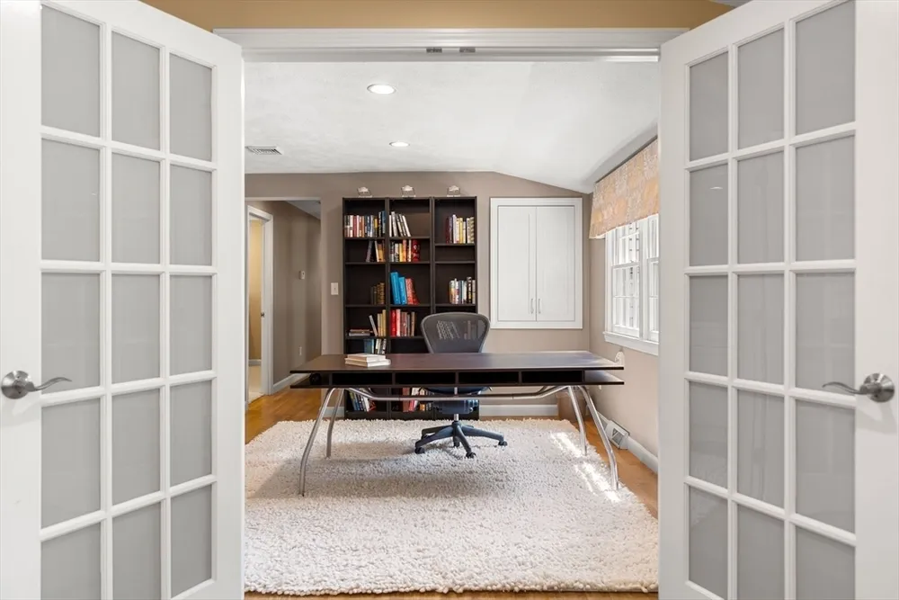 19 Pierce Ave, Westford, MA 01886
