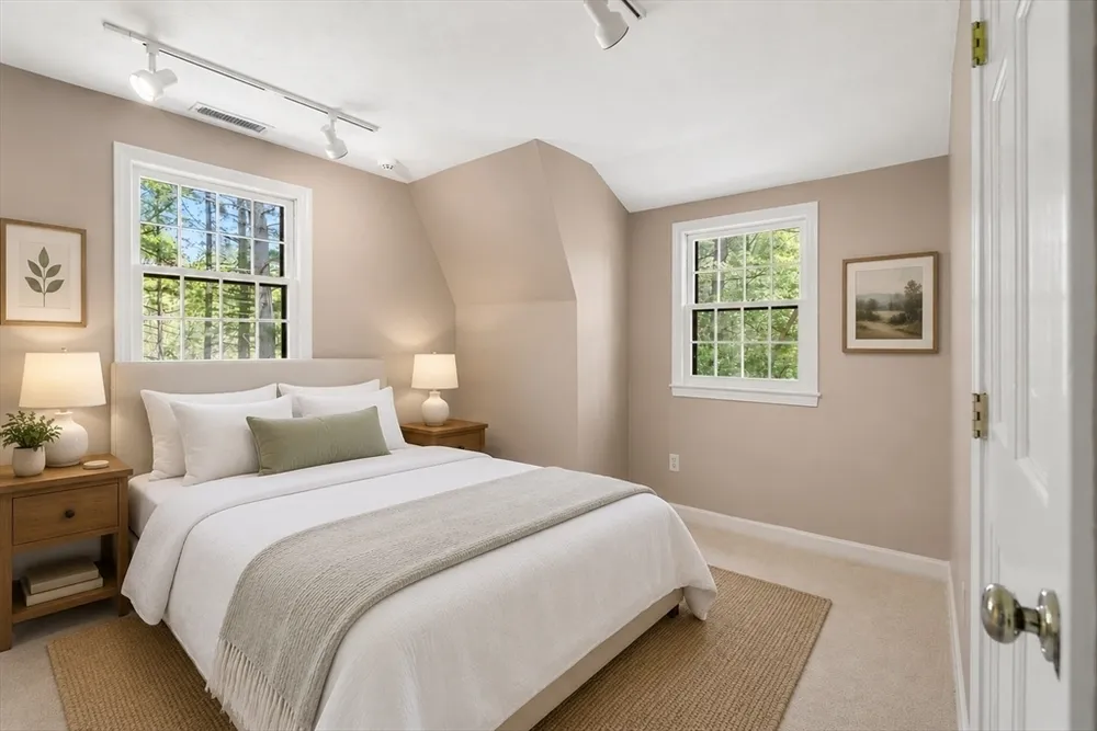 19 Pierce Ave, Westford, MA 01886